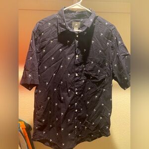 A H&M navy blue dress shirt that is medium regular fit coupe standard size.
